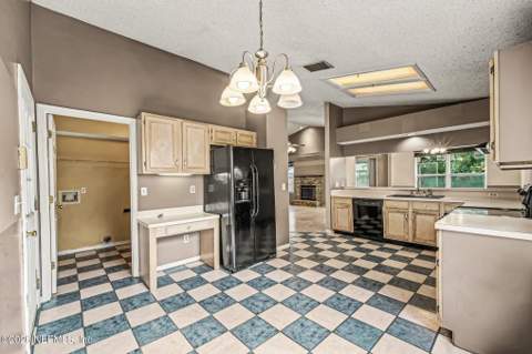 8361 Rockridge Drive, Jacksonville FL - photo 14 of 31