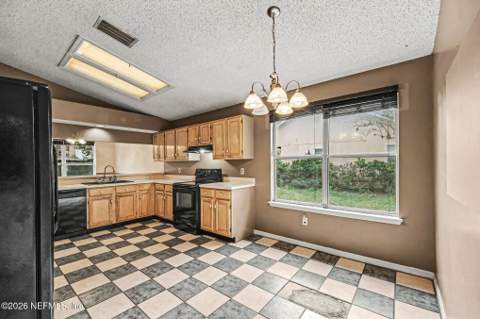 8361 Rockridge Drive, Jacksonville FL - photo 15 of 31