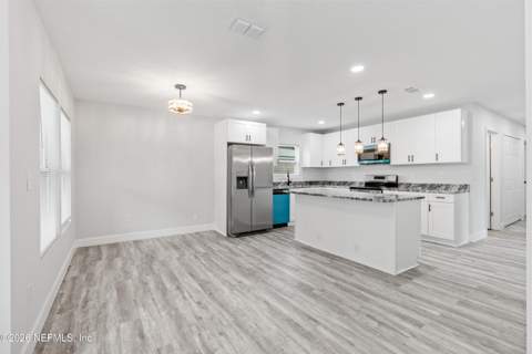 2221 Jayson Avenue, Jacksonville FL - photo 10 of 45
