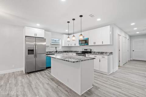 2221 Jayson Avenue, Jacksonville FL - photo 6 of 45