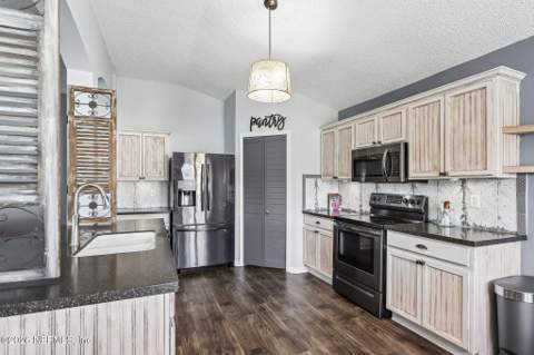 3567 Shrewsbury Drive, Jacksonville FL - photo 14 of 33