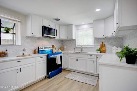 7227 Wendy Circle, Jacksonville FL - photo 10 of 50
