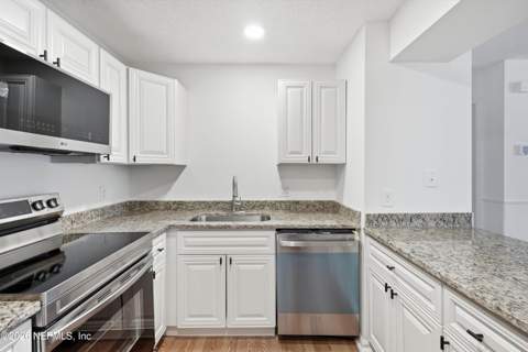 2726 Hidden Village Drive, Jacksonville FL - photo 11 of 29