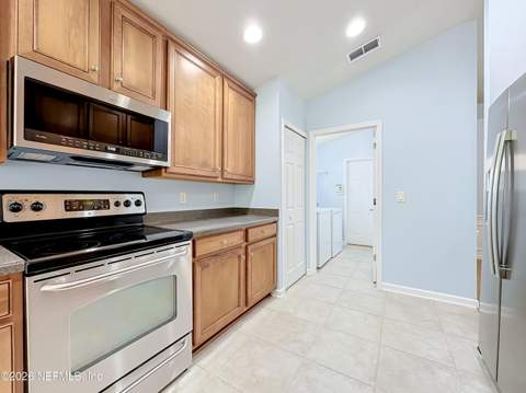 9185 Rosewater Lane, Jacksonville FL - photo 12 of 42