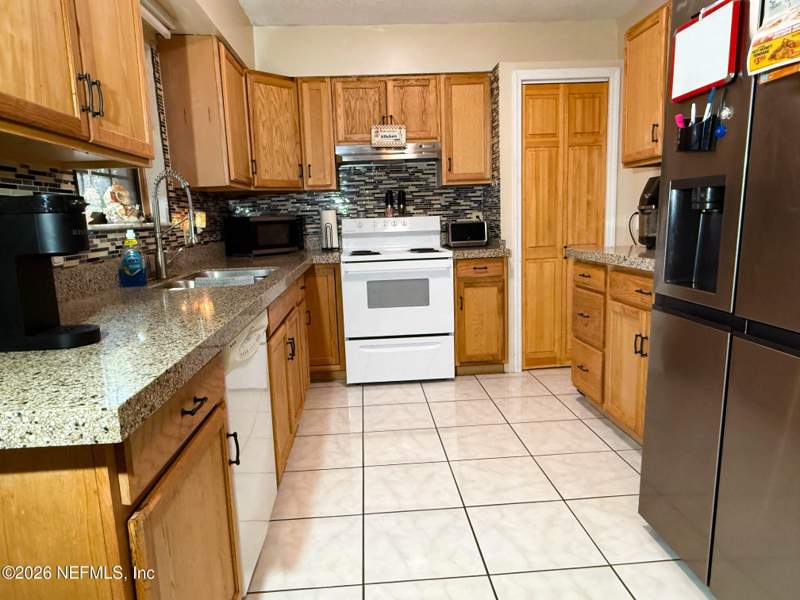 2 bedroom Single Family Residence at 620 GLENDALE Street, Dalewood, Starke — photo 2
