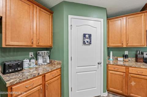3548 Shiner Drive, Jacksonville FL - photo 7 of 33