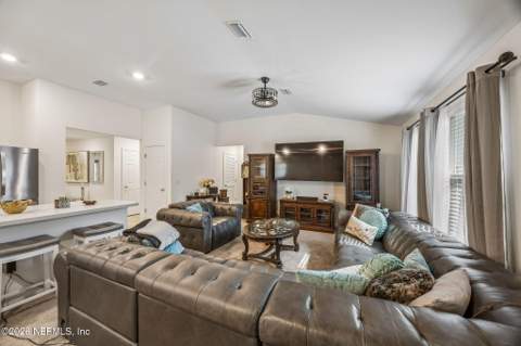 6587 Burnt Creek Road, Jacksonville FL - photo 6 of 25