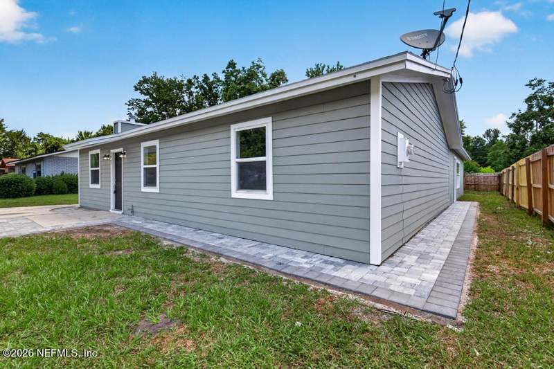 5 bedroom Single Family Residence at 7427 John F Kennedy Drive, Washington Lake Est, Jacksonville — photo 4
