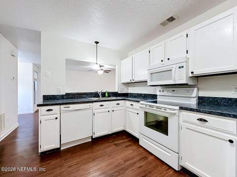 4042 Stillwood Drive, Jacksonville FL - photo 6 of 28