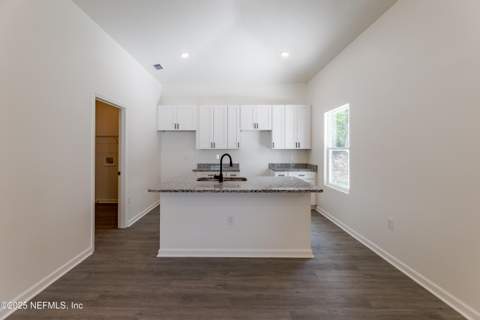 8119 Siskin Avenue, Jacksonville FL - photo 9 of 21