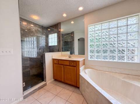 8436 Staplehurst Drive, Jacksonville FL - photo 17 of 22