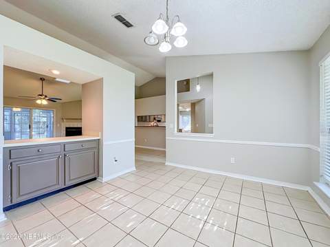 8174 Loch Lomond Lane, Jacksonville FL - photo 6 of 50