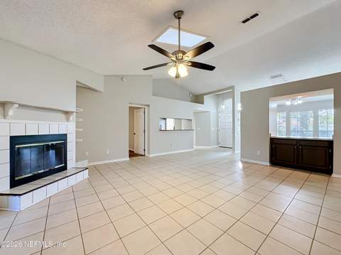 8174 Loch Lomond Lane, Jacksonville FL - photo 9 of 50