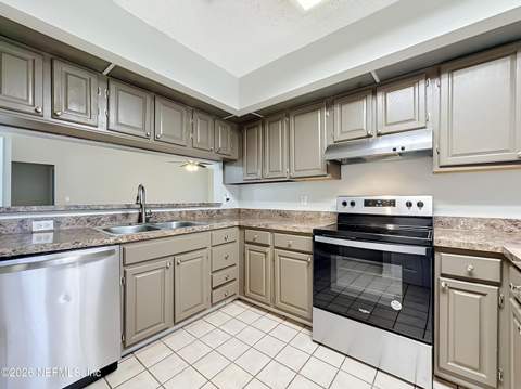 8174 Loch Lomond Lane, Jacksonville FL - photo 13 of 50
