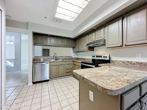 8174 Loch Lomond Lane, Jacksonville FL - photo 19 of 50