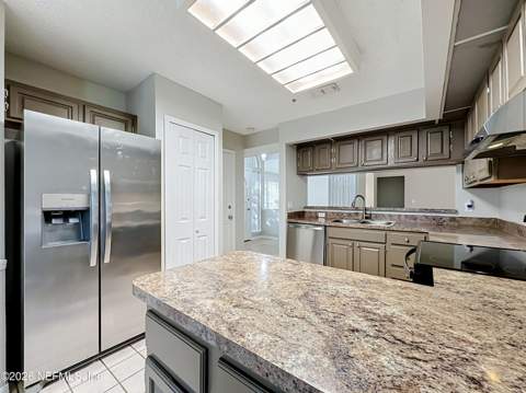 8174 Loch Lomond Lane, Jacksonville FL - photo 20 of 50