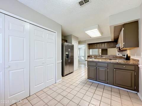 8174 Loch Lomond Lane, Jacksonville FL - photo 21 of 50