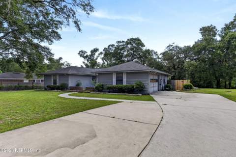 1305 Lake Asbury Drive, Green Cove Springs FL - photo 6 of 44