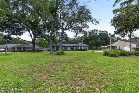 1305 Lake Asbury Drive, Green Cove Springs FL - photo 8 of 44