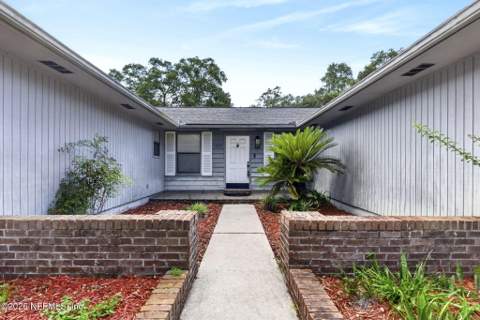 1305 Lake Asbury Drive, Green Cove Springs FL - photo 11 of 44
