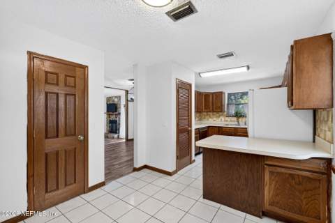 1305 Lake Asbury Drive, Green Cove Springs FL - photo 12 of 44