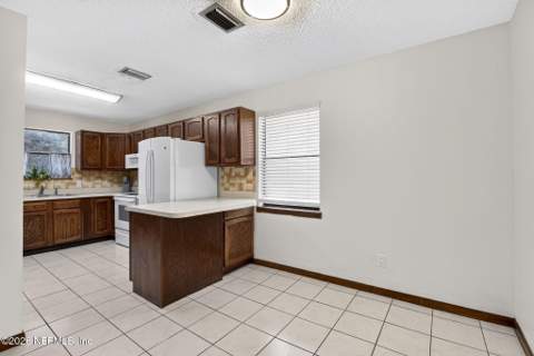 1305 Lake Asbury Drive, Green Cove Springs FL - photo 14 of 44