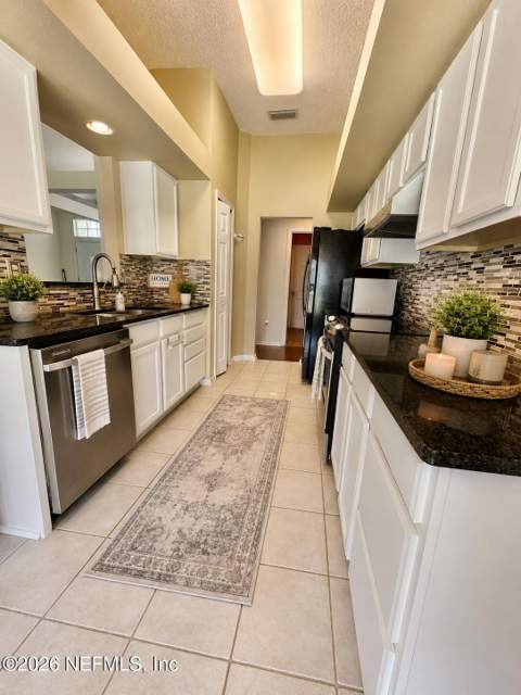 1341 Lindsey Crossing Drive, Jacksonville FL - photo 6 of 20