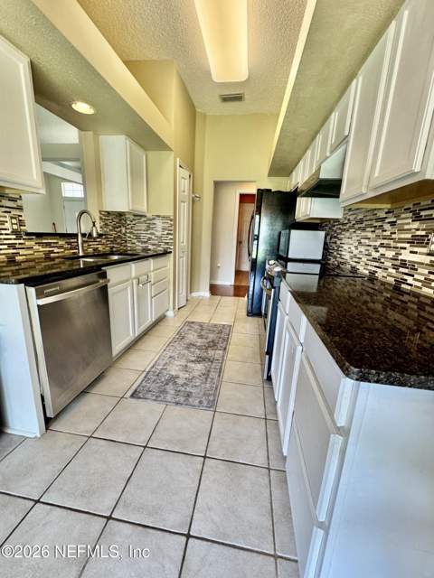1341 Lindsey Crossing Drive, Jacksonville FL - photo 7 of 20