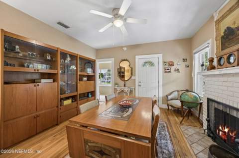 4642 Crescent Street, Jacksonville FL - photo 6 of 44