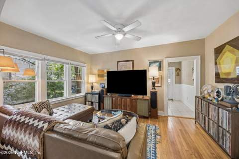4642 Crescent Street, Jacksonville FL - photo 8 of 44