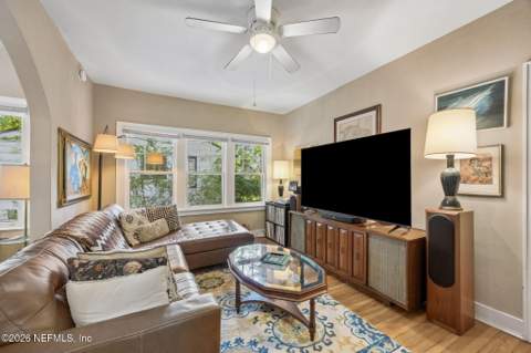 4642 Crescent Street, Jacksonville FL - photo 9 of 44