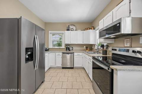 4642 Crescent Street, Jacksonville FL - photo 15 of 44