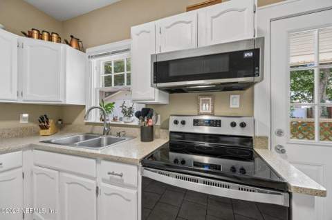 4642 Crescent Street, Jacksonville FL - photo 13 of 44