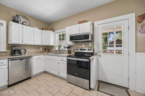 4642 Crescent Street, Jacksonville FL - photo 12 of 44