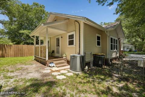 4642 Crescent Street, Jacksonville FL - photo 22 of 44