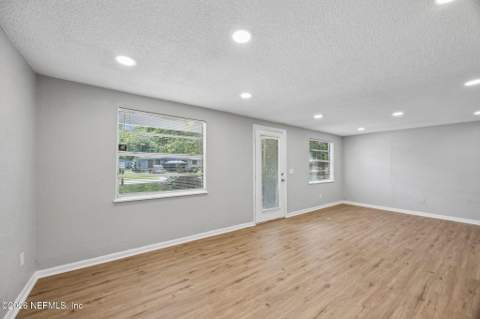 9358 Culpeper Avenue, Jacksonville FL - photo 8 of 27