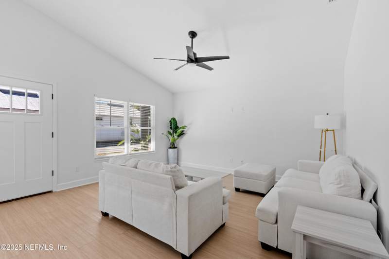 3 bedroom Single Family Residence at 887 E Aiken Street, Santa Rosa, St. Augustine — photo 5