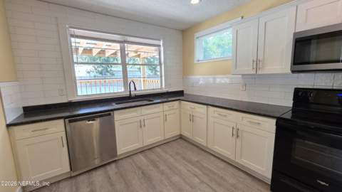 9049 Jackson Avenue, Jacksonville FL - photo 14 of 41