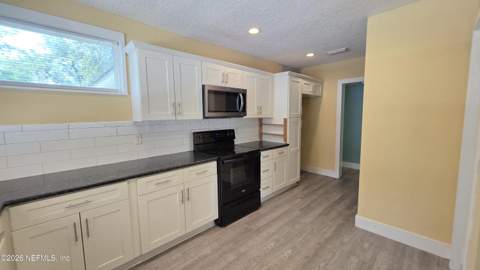 9049 Jackson Avenue, Jacksonville FL - photo 15 of 41