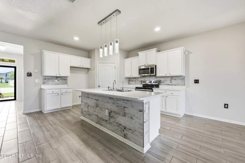 5 bedroom Single Family Residence at 3512 Guppy Court, Alta Lakes, Jacksonville — photo 2
