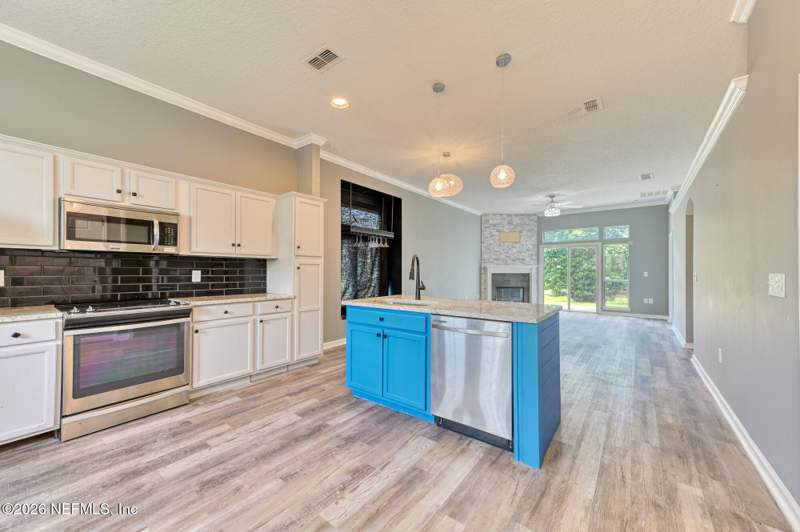 3 bedroom Single Family Residence at 6304 Morse Oaks Circle, Morse Oaks, Jacksonville — photo 3
