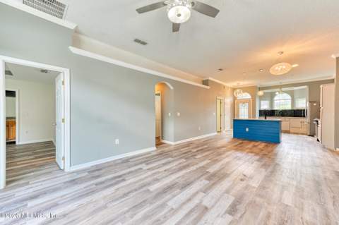 6304 Morse Oaks Circle, Jacksonville FL - photo 10 of 21