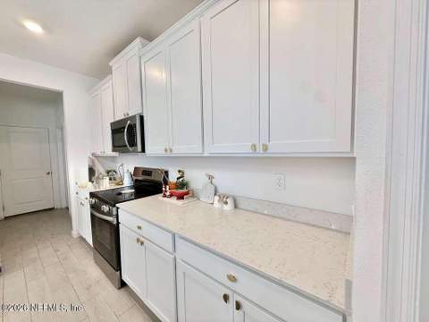 6823 Skinners Dairy Way, Jacksonville FL - photo 7 of 20