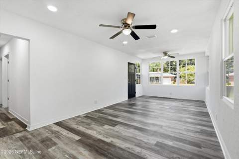 3756 Hunter Street, Jacksonville FL - photo 7 of 33