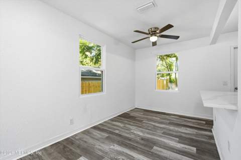 3756 Hunter Street, Jacksonville FL - photo 9 of 33