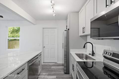 3756 Hunter Street, Jacksonville FL - photo 12 of 33