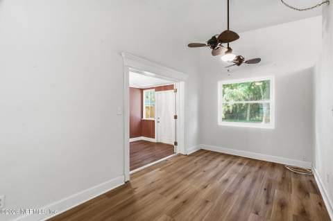 5466 Keystone Drive, Jacksonville FL - photo 8 of 37