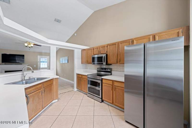 3 bedroom Single Family Residence at 3338 Guernsey Court, Sheffield Village, Jacksonville — photo 2