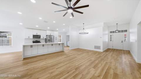 2498 Bentwater Drive, Jacksonville FL - photo 7 of 52