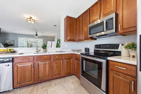 4454 Capital Dome Drive, Jacksonville FL - photo 18 of 63